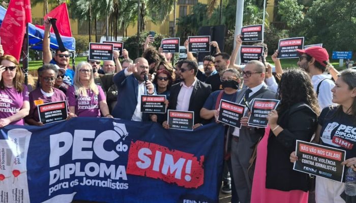 1765479516_ato_em_defesa_dos_jornalistas01.jpg
