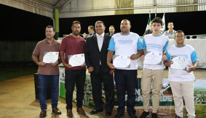 Moção de parabenização destaca conquista de alunos e professores de Nova Casa Verde