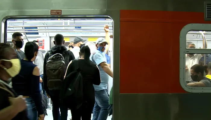 apesar_da_reducao_do_numero_de_usuarios_do_metro_de_sao_paulo_a_lotacao_nos_horarios_de_pico_permane.webp