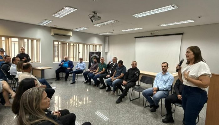 Proposta do Legislativo resulta em convênio para ressocialização de detentos e reforço da limpeza urbana