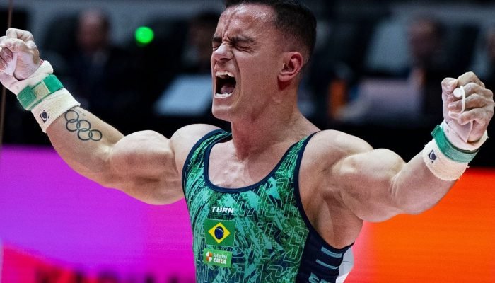 caio_souza_finalista_munidial_ginastica_art_2025.jpg