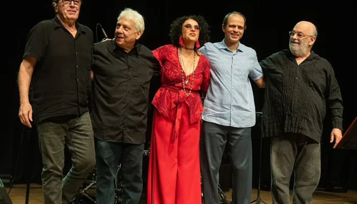 cena-musical-marcelo-costa-lula-galvao-paula-morelenbaum-moreno-veloso-e-jaques-morelenbaum-credito.webp