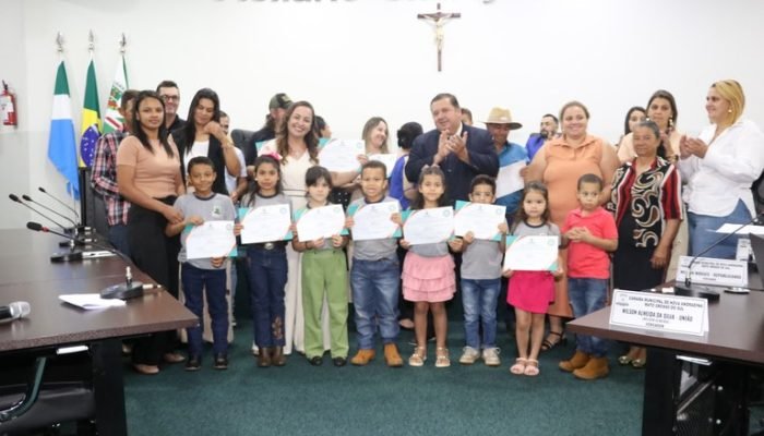 Câmara de Nova Andradina Homenageia Projeto "Pequenos Guardiões do Pantanal"