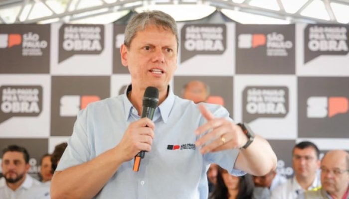 Tarcísio resiste a contato com Trump para evitar atrito com Eduardo Bolsonaro