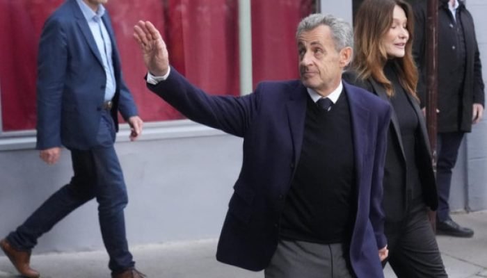 Antigo presidente da França é liberto da prisão