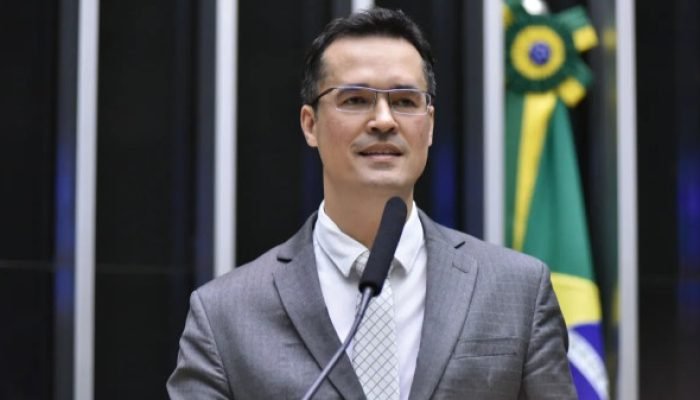 Dallagnol entra na Justiça contra decreto que apoia Janja