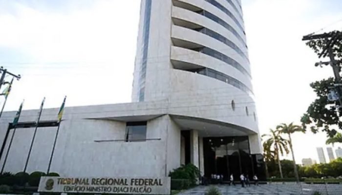 TRF-5 garante aposentadoria como mulher para professora trans