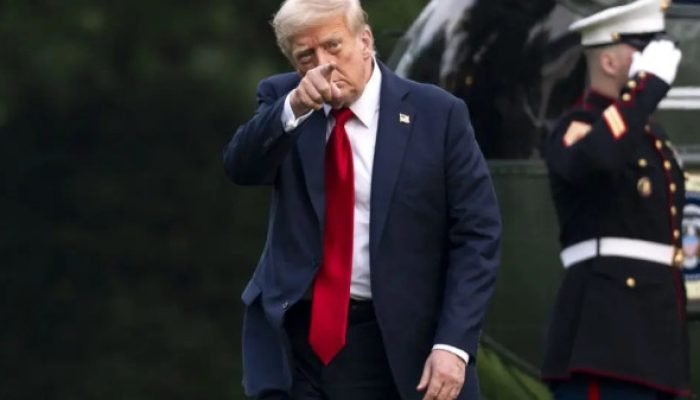 Trump Critica Discurso 'Raivoso' de Mamdani, Mas Não Descarta Diálogo com Socialista