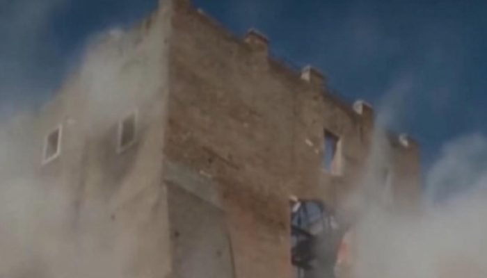 Torre Histórica Desaba Parcialmente em Roma, Deixando Feridos Perto do Coliseu