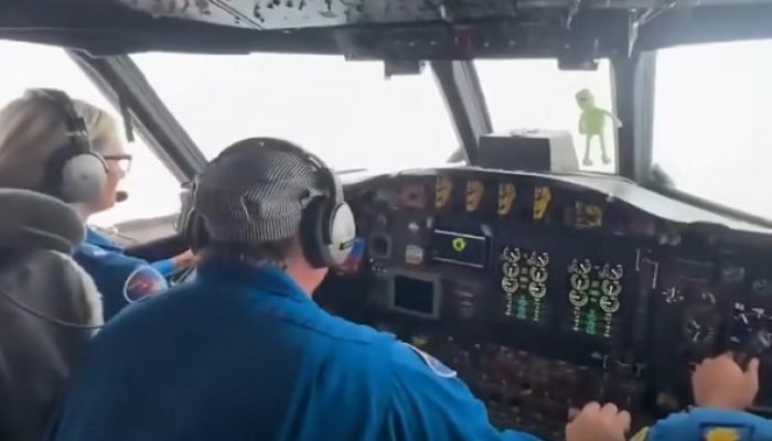 'Caçadores de Furacões': pesquisadores passam sufoco no ar e imagens impressionam