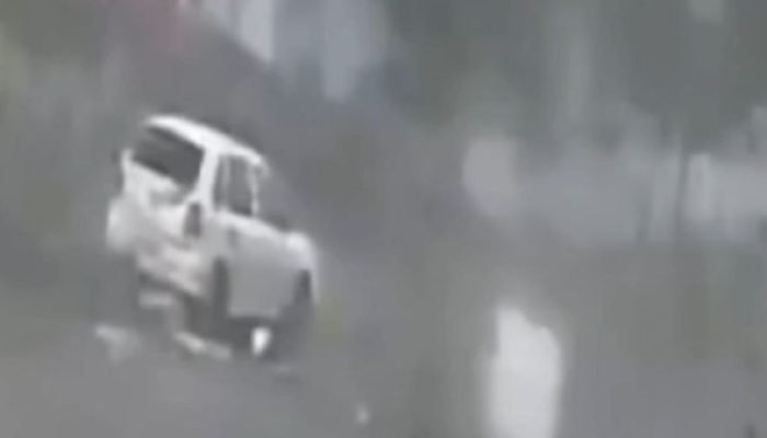 Casa com 8 Pessoas é Arrastada por Tornado em Santa Catarina