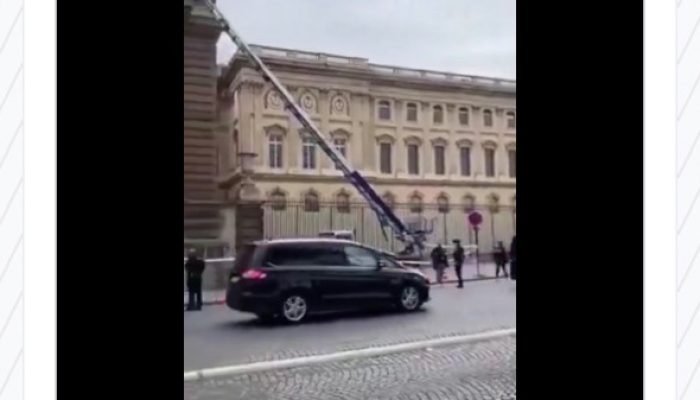 Roubo no Louvre: ação durou sete minutos, diz ministro Roubo no Louvre: ação durou sete minutos, diz ministro