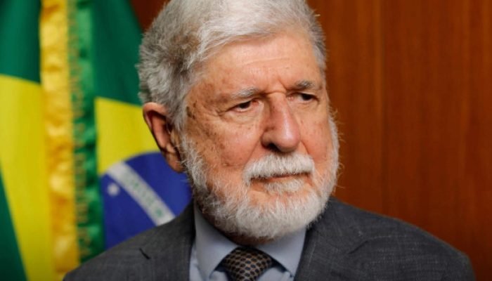 Temos que defender a América do Sul, diz Amorim sobre operação de Trump perto da Venezuela