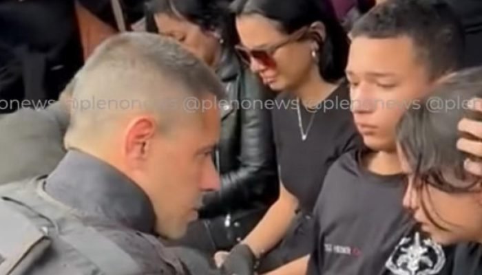 BOPE Homenageia Sargento Morto em Operação no Rio com Entrega de Bandeira à Família