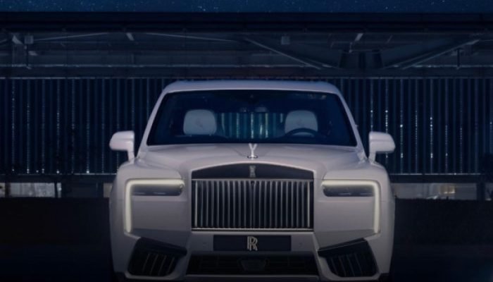 Rolls-Royce exclusivo possui teto que simula a Via Láctea