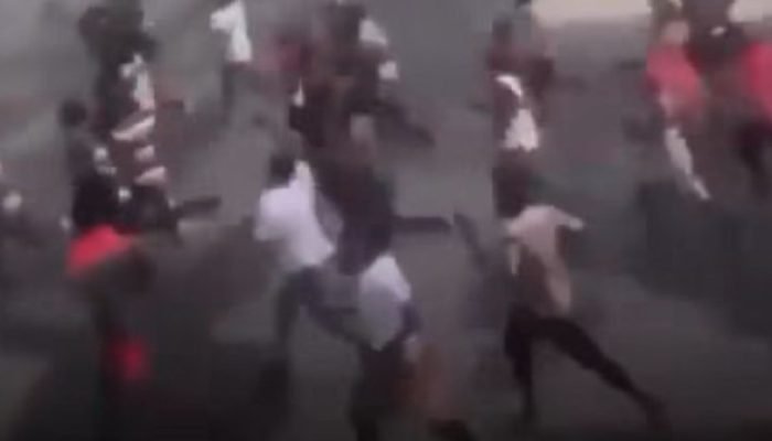 Tanzânia: Multidão Invade Aeroporto para Impedir Fuga de Políticos Pós-Eleição