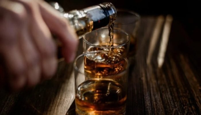 SP: Operação mira rede de bebidas adulteradas com metanol