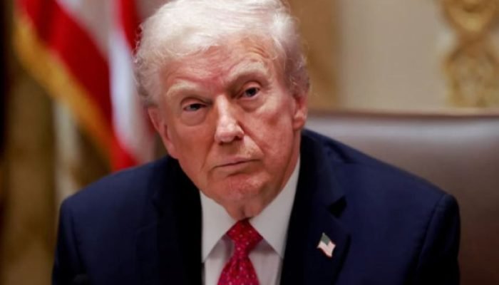 Trump pede a Zelensky e Putin que parem com "matança" e fechem acordo