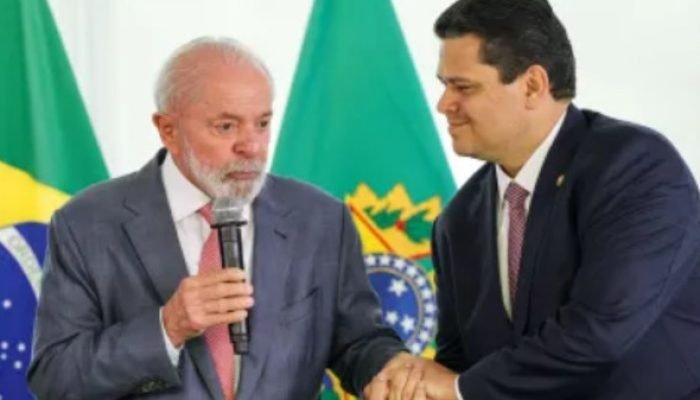 Lula quer oferecer Correios a Alcolumbre para negociar vaga no STF