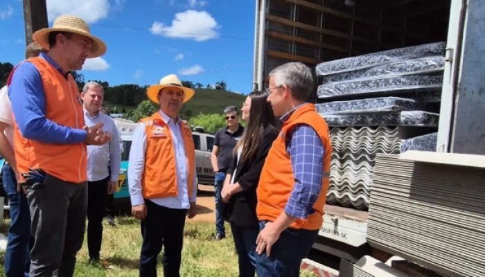 Escolas de SC terão bunkers contra temporais após passagem de tornado