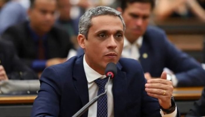 CCJ aprova suspensão de ação contra Gayer no STF