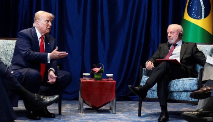 Trump indica rapidez em negociação de tarifas com Brasil, mas levanta questões políticas