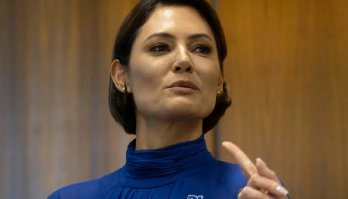 Michelle Bolsonaro reage à foto de Lula com evangélicos e Messias