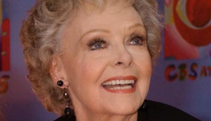 Morre June Lockhart, atriz de "Lassie" e "Perdidos no Espaço", aos 100 anos