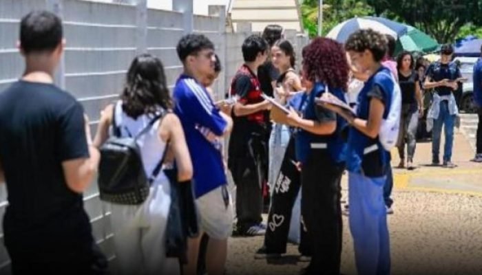 ENEM 2025 Aborda Padrões de Beleza com Paolla Oliveira e Temas Atuais