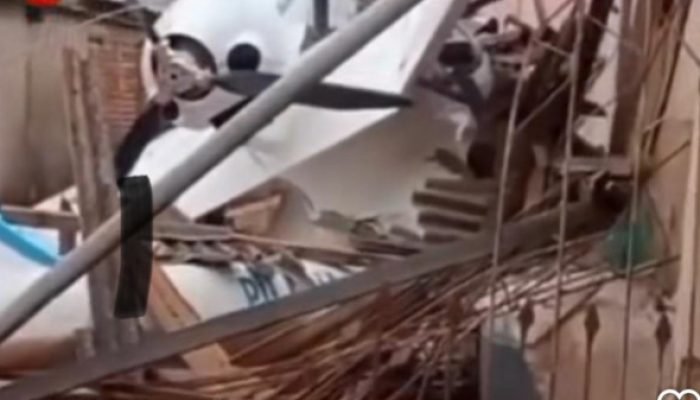 Avião monomotor cai sobre imóvel em Goiânia nesta segunda