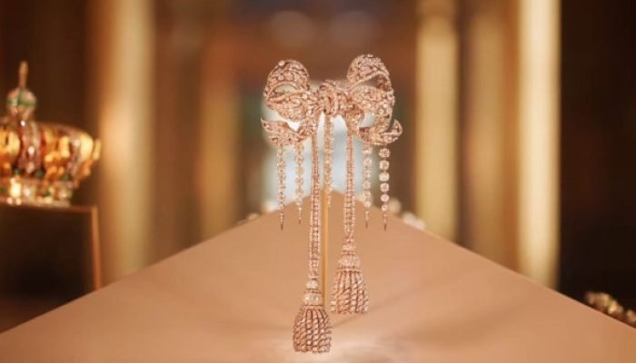 Joias são roubadas do Museu do Louvre; veja itens levados