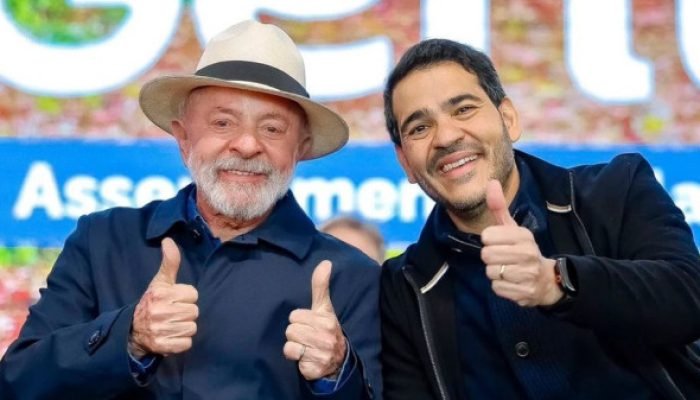 Ministro da AGU viajou com Lula para a Bahia, onde foi anunciada aposentadoria de Barroso no STF