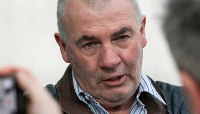 Ex-atleta usou cabo de celular para fingir câncer e arrecadar milhões