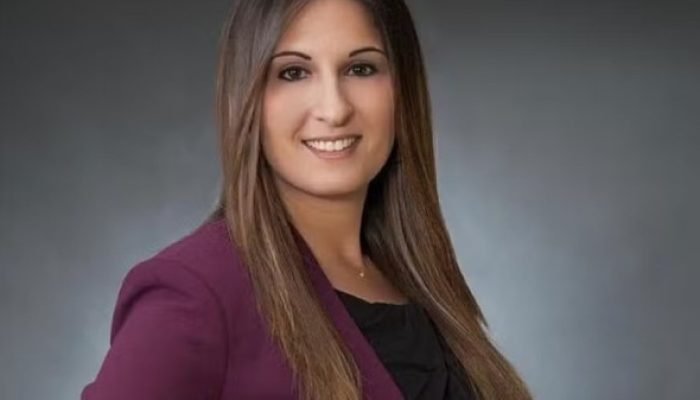 Senadora é presa e indiciada após filmar rivais na cama para silenciar críticas a ela