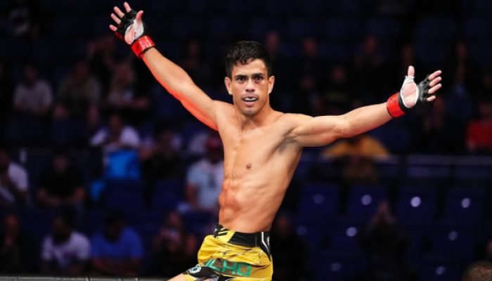 Pastor Jafel Filho vence no UFC e emociona com mensagem