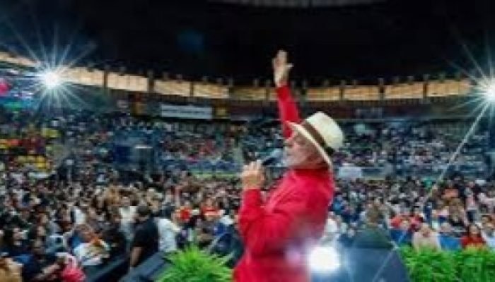 Lula defende ‘doutrina latino-americana’ contra quem ‘falar grosso’ com o Brasil Lula defende 'doutrina latino-americana' contra quem 'falar grosso' com o Brasil