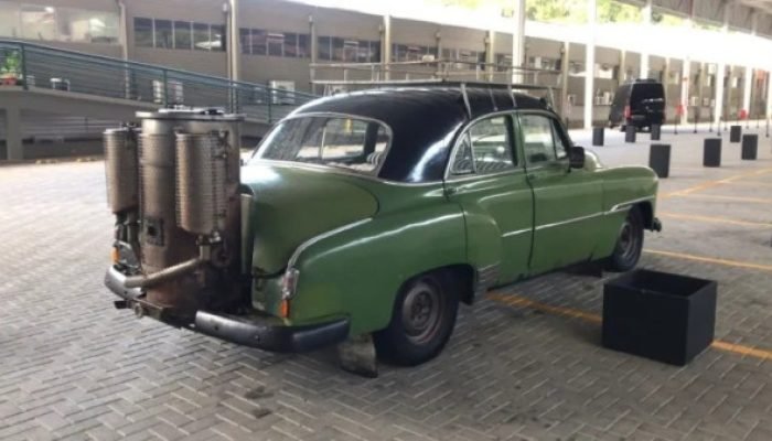 Limusine adaptada na 2ª Guerra roda há 50 anos em SC