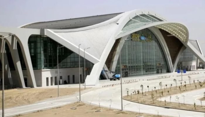 Aeroporto de R$ 1,3 bilhão no Paquistão opera com um voo semanal