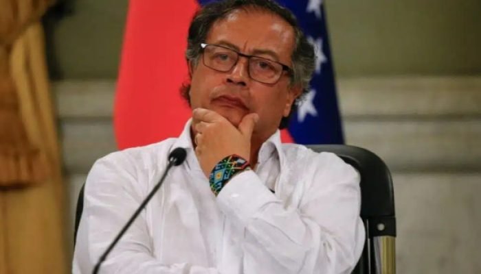 Avião de Petro Enfrenta Dificuldade de Abastecimento em Madri por Sanções dos EUA