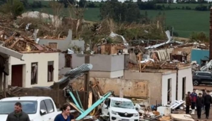 Governo do PR propõe auxílio de R$ 50 mil por família atingida por tornado