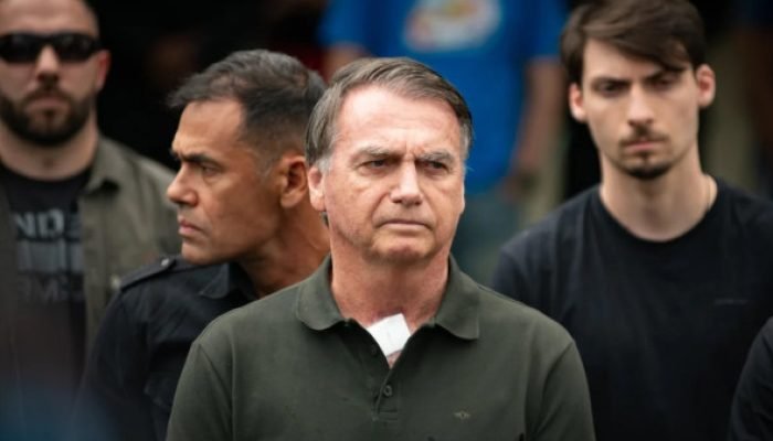 Moraes libera ida de barbeiro a Bolsonaro em prisão domiciliar