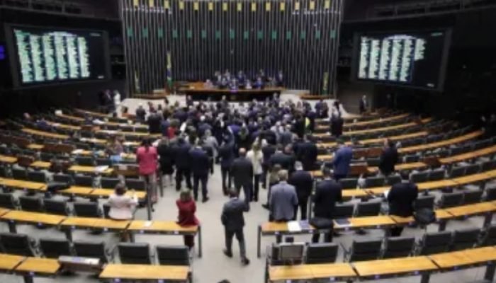 MP do IOF é retirada de pauta na Câmara dos Deputados