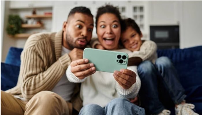 Como limpar a câmera do celular em casa e tirar fotos incríveis