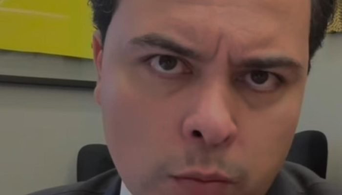 Após intervenção da OAB, Moraes readmite advogado de Felipe Marins