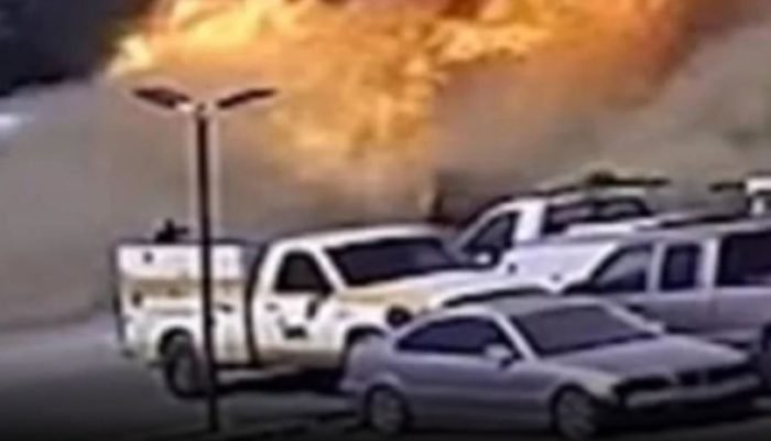 Texas: queda de avião mata dois e incendeia caminhões