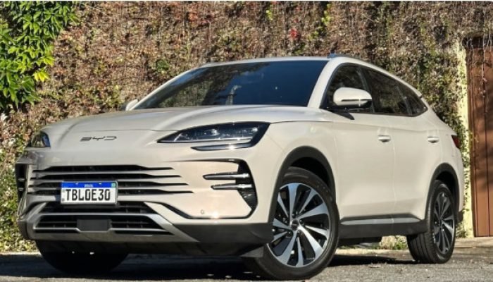 Mercado de carros elétricos na China enfrenta crise com fechamento de concessionárias