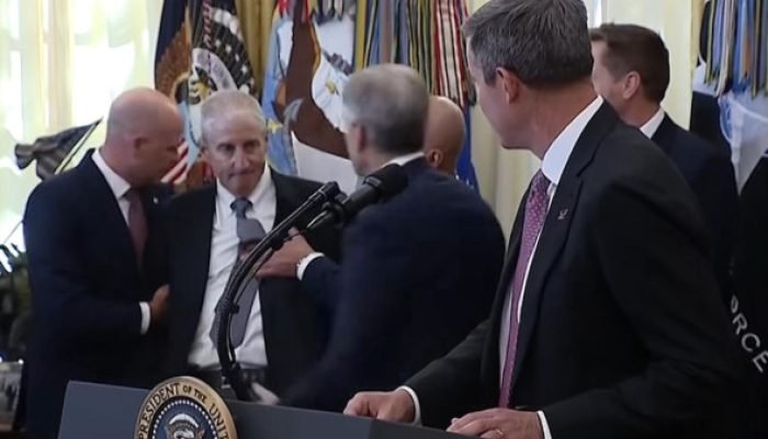 Representante Farmacêutico Desmaia em Evento com Trump na Casa Branca