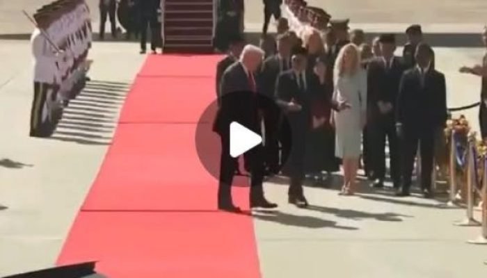 Trump dança em recepção cultural ao iniciar turnê asiática na Malásia