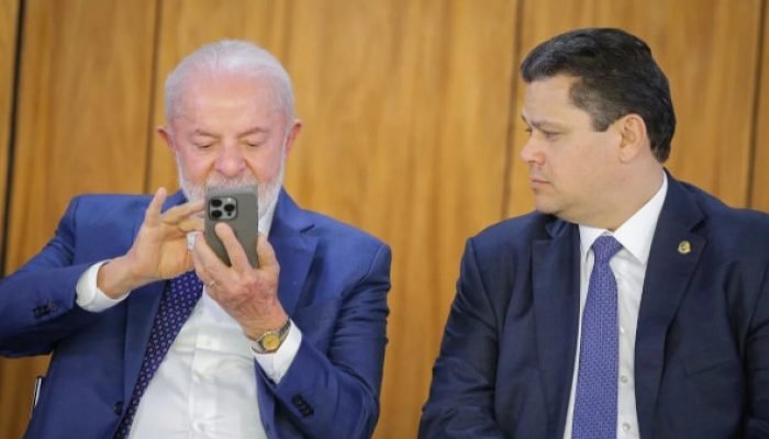 Após arquivamento de PEC, Lula telefona para senador Otto Alencar
