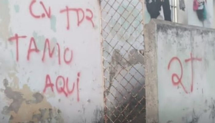 Casas são atingidas por disparos e muros pichados em Natal/RN